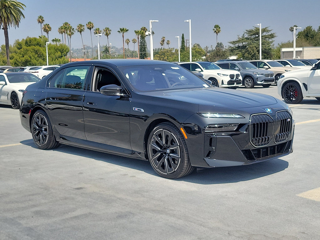 New 2026 BMW i7 M70 w/ Executive Package AWD/4WD image 4