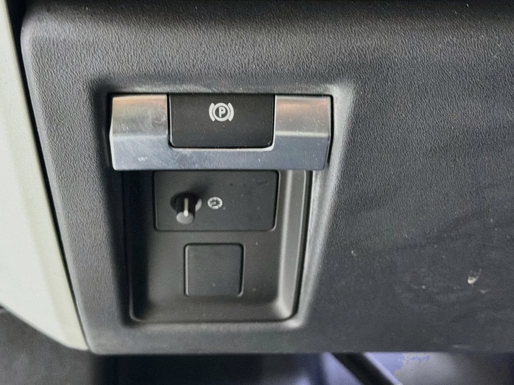 Certified 2023 Land Rover Defender 110 SE AWD/4WD image 10