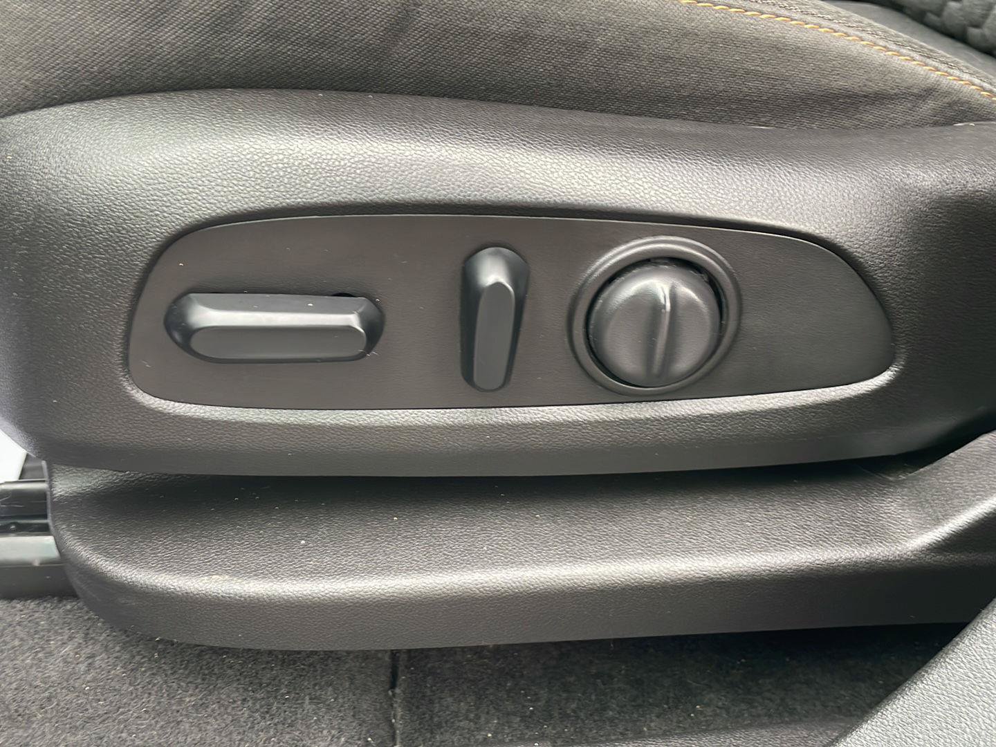 Used 2019 Chevrolet Equinox LT FWD image 11