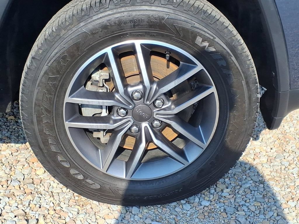 Used 2021 Jeep Grand Cherokee Limited AWD/4WD image 9