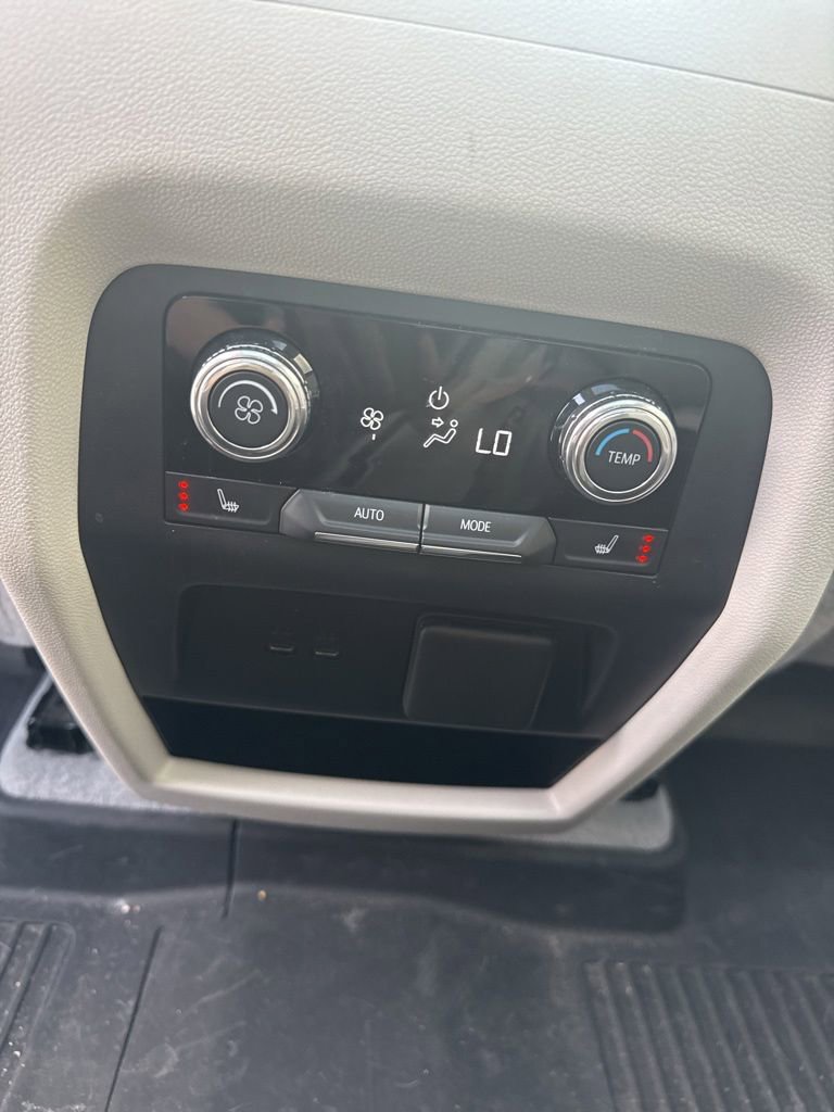 Used 2024 GMC Acadia Denali w/ Super Cruise Package FWD image 9