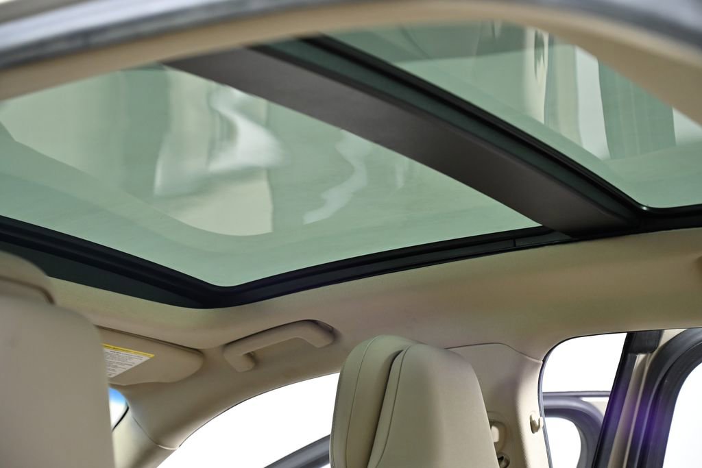 Used 2017 Lincoln Continental Reserve w/ Technology Package FWD image 32