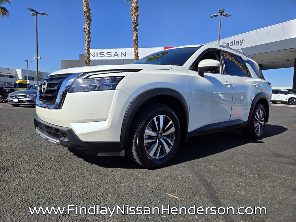 Used 2024 Nissan Pathfinder SL FWD video 2