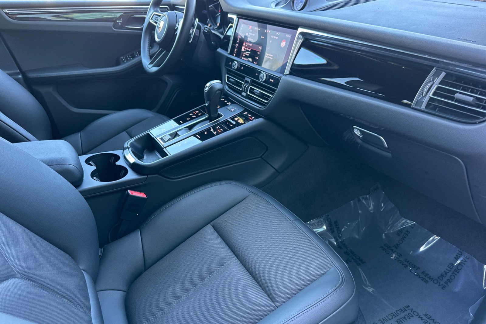 Certified 2023 Porsche Macan S AWD/4WD image 16