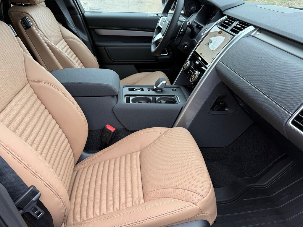 New 2026 Land Rover Discovery Limited Edition AWD/4WD image 12