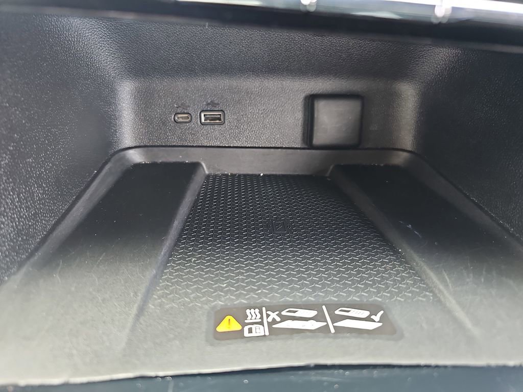 Used 2025 Chevrolet Traverse LT FWD image 27