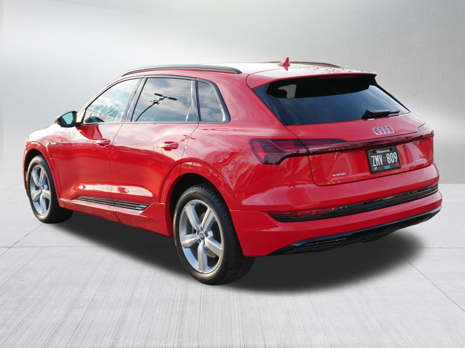Used 2022 Audi e-tron Premium w/ Convenience Plus Package image 5