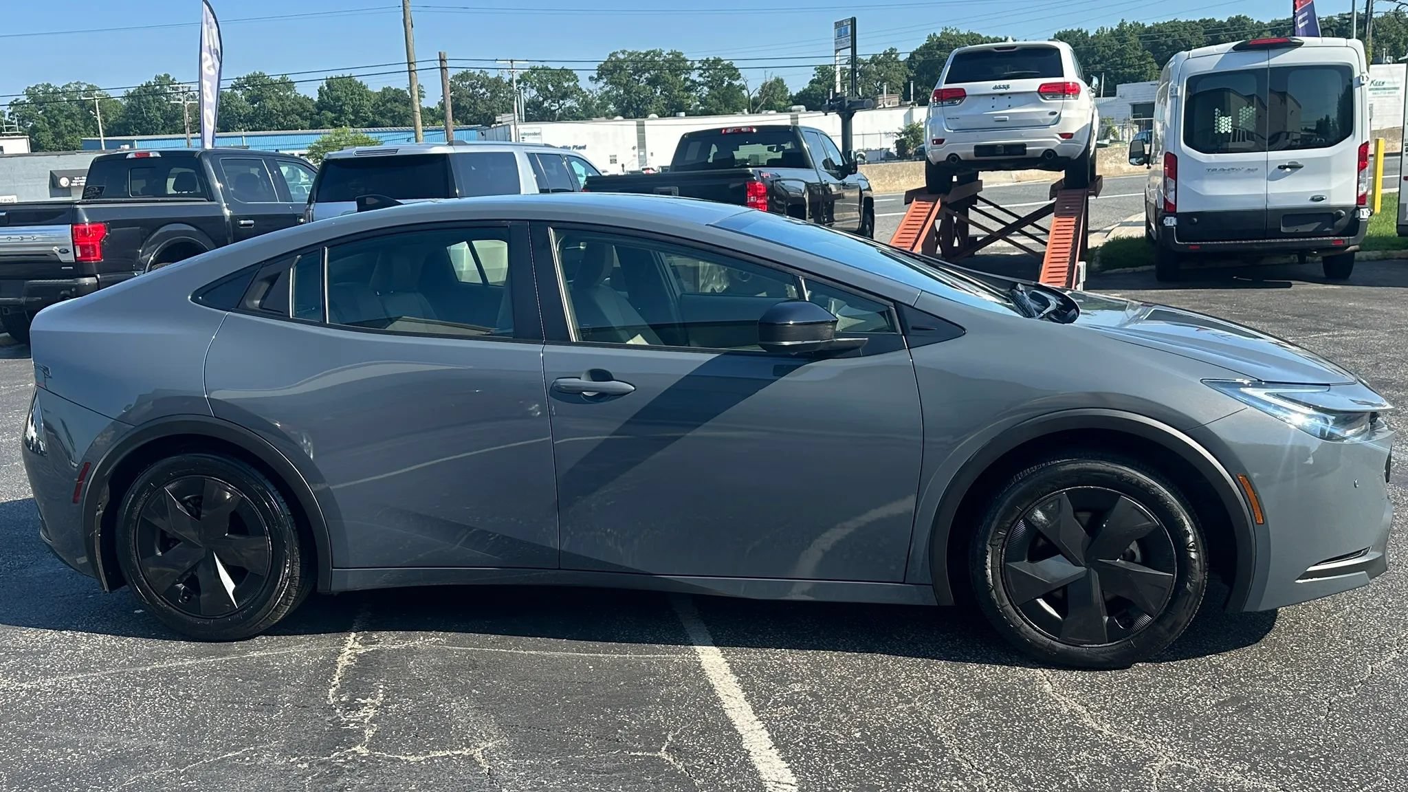 Used 2026 Toyota Prius LE FWD image 4