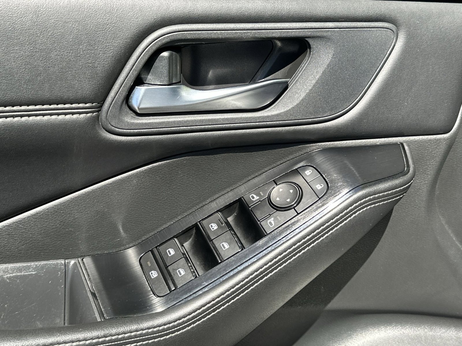 Used 2023 Nissan Rogue SV w/ SV Premium Package FWD image 43