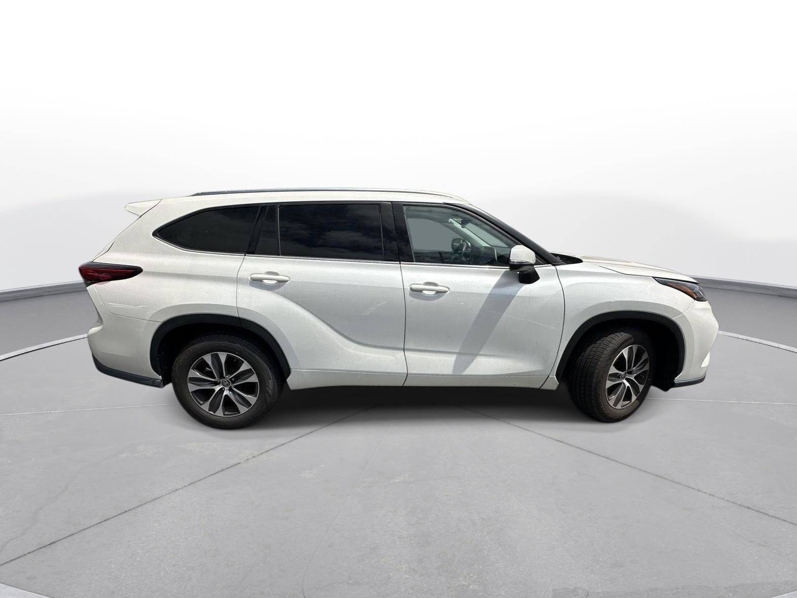 Used 2020 Toyota Highlander XLE FWD image 5