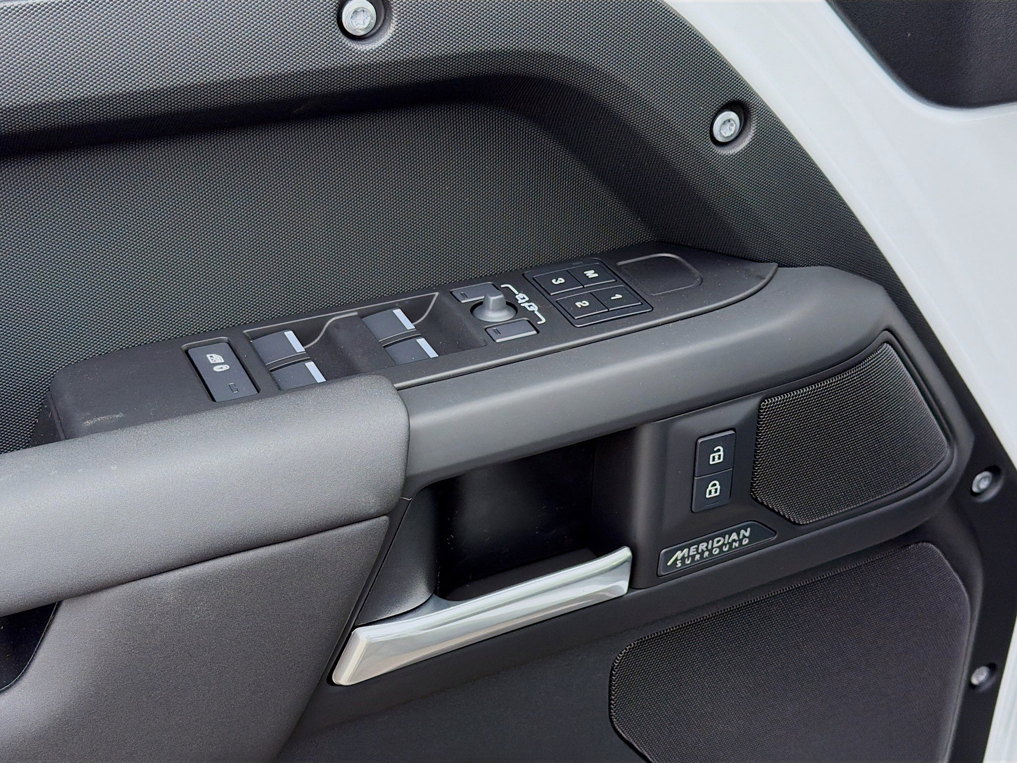 New 2026 Land Rover Defender 110 X-Dynamic SE image 21