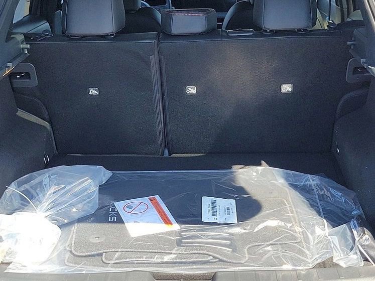 New 2026 Nissan Kicks SR image 18