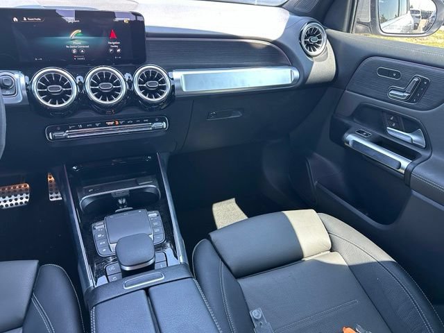 Used 2022 Mercedes-Benz GLB 35 AMG 4MATIC w/ Parking Assistance Package image 17