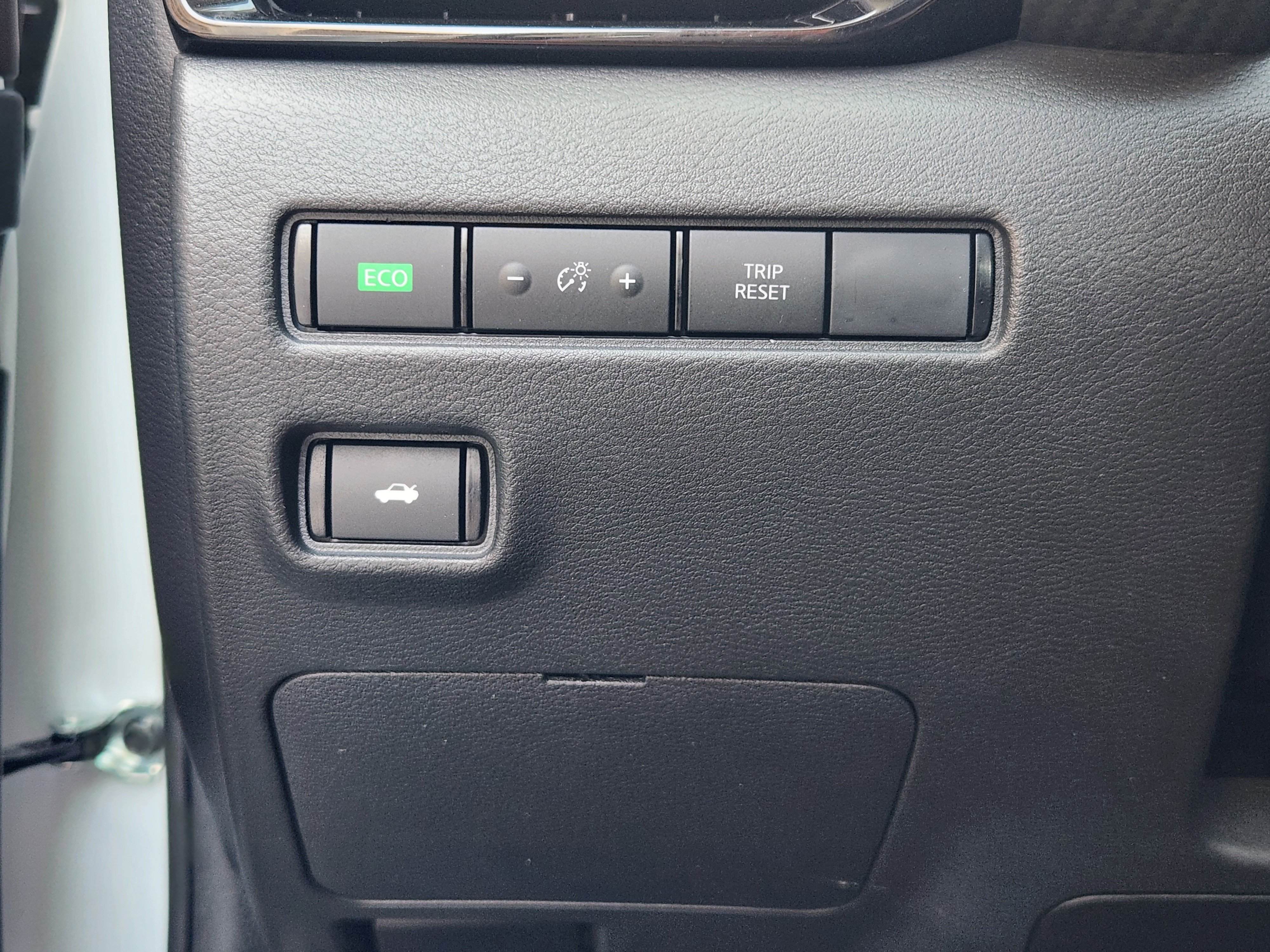 Used 2025 Nissan Sentra SR FWD image 23