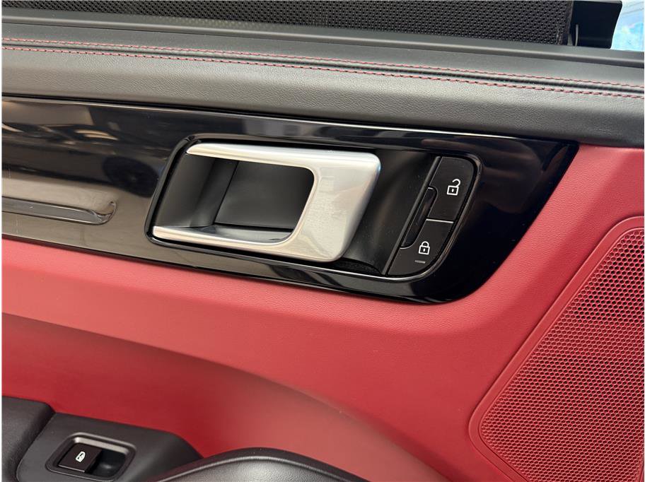 Used 2022 Porsche Cayenne E-Hybrid w/ Premium Plus Package image 43