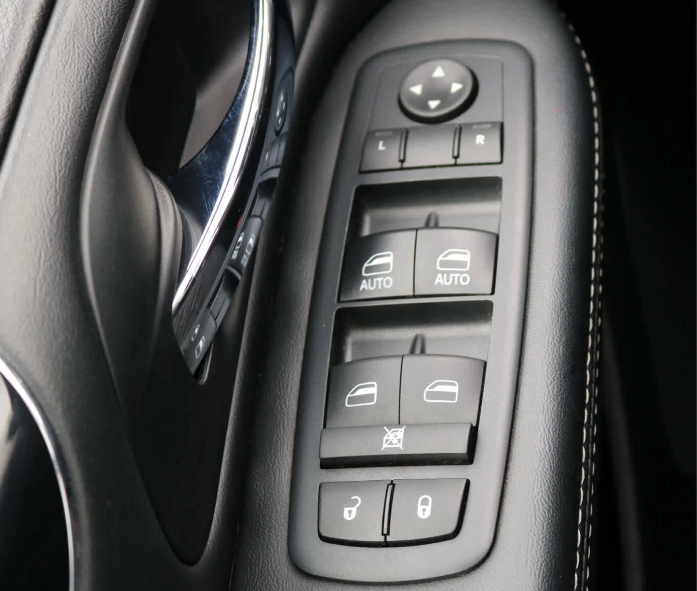 Used 2017 Dodge Grand Caravan SE FWD image 19