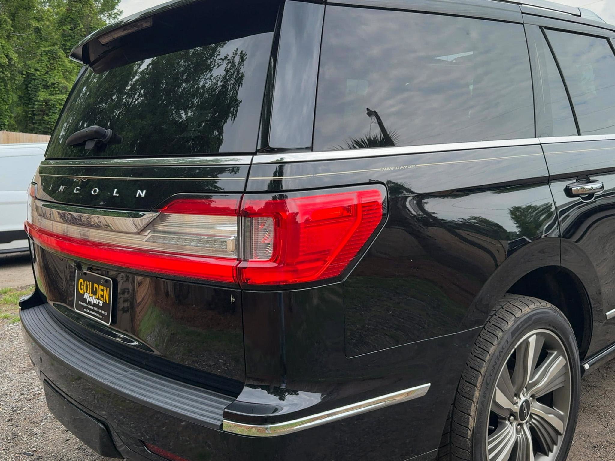 Used 2018 Lincoln Navigator Reserve AWD/4WD image 9