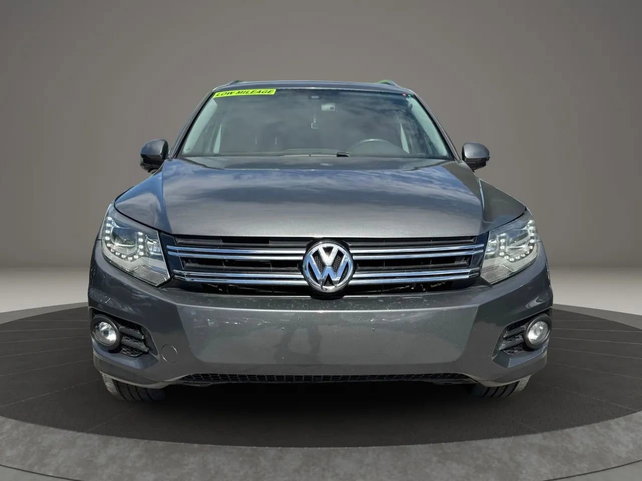 Used 2017 Volkswagen Tiguan SEL image 2