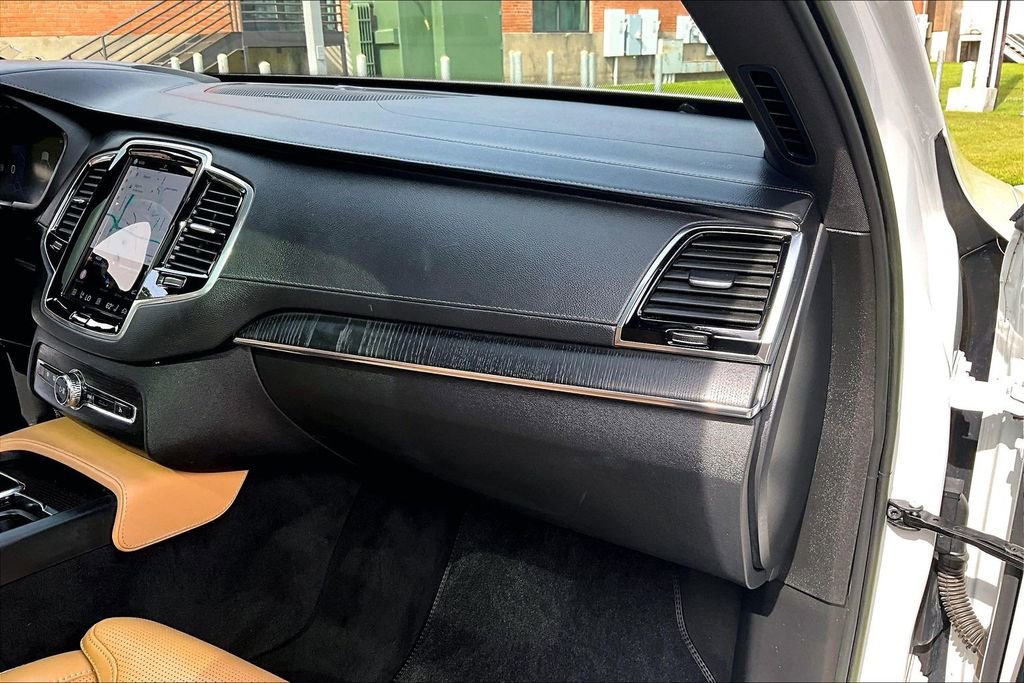 Certified 2023 Volvo XC90 B6 Ultimate w/ Protection Package Premier image 21
