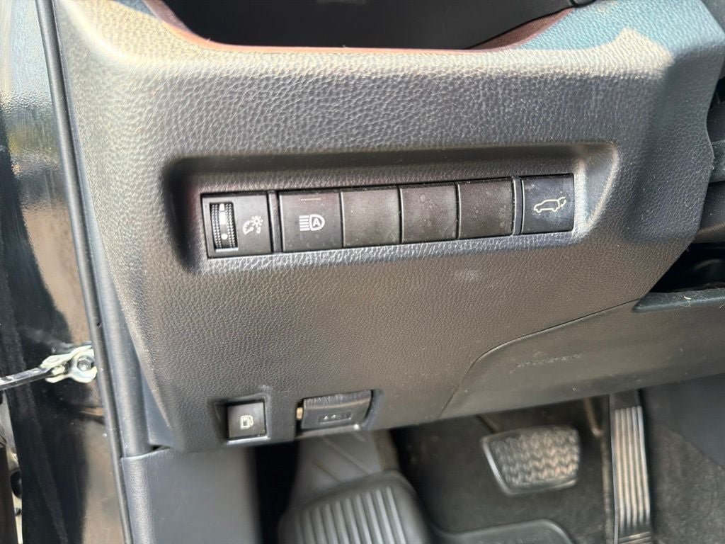 Used 2020 Toyota RAV4 Limited w/ Carpet Mat Package AWD/4WD image 16