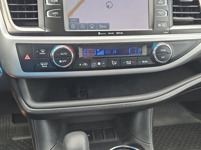 Used 2019 Toyota Highlander SE FWD image 25