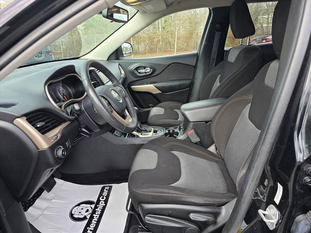 Used 2018 Jeep Cherokee Latitude w/ Altitude Package image 11