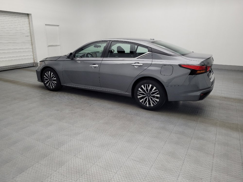 Used 2023 Nissan Altima 2.5 SV image 3