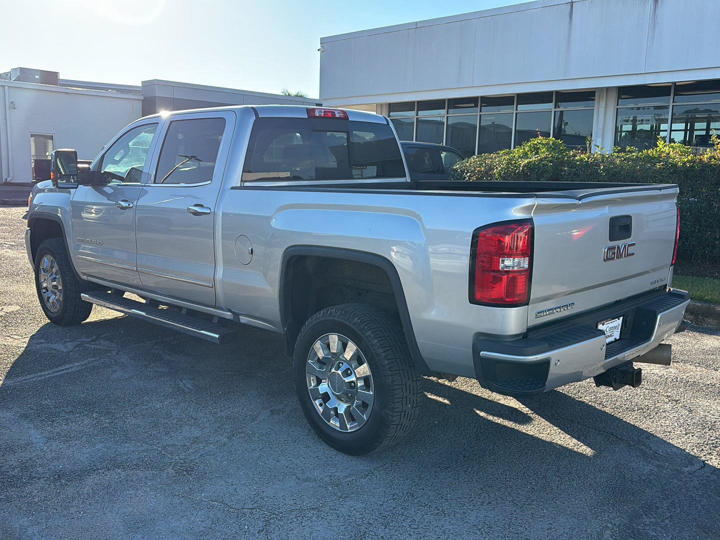 Used 2018 GMC Sierra 2500 Denali w/ Duramax Plus Package AWD/4WD image 5