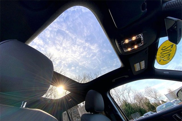 Used 2025 Mercedes-Benz GLB 250 4MATIC image 11