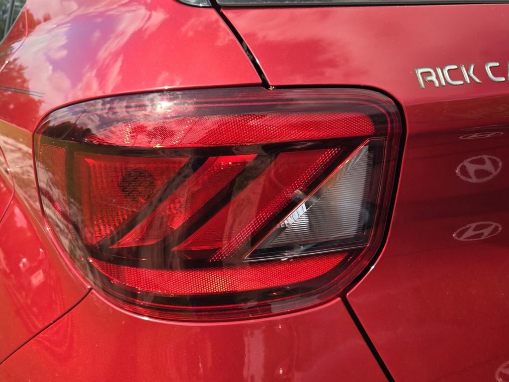 Used 2023 Hyundai Venue SEL FWD image 6