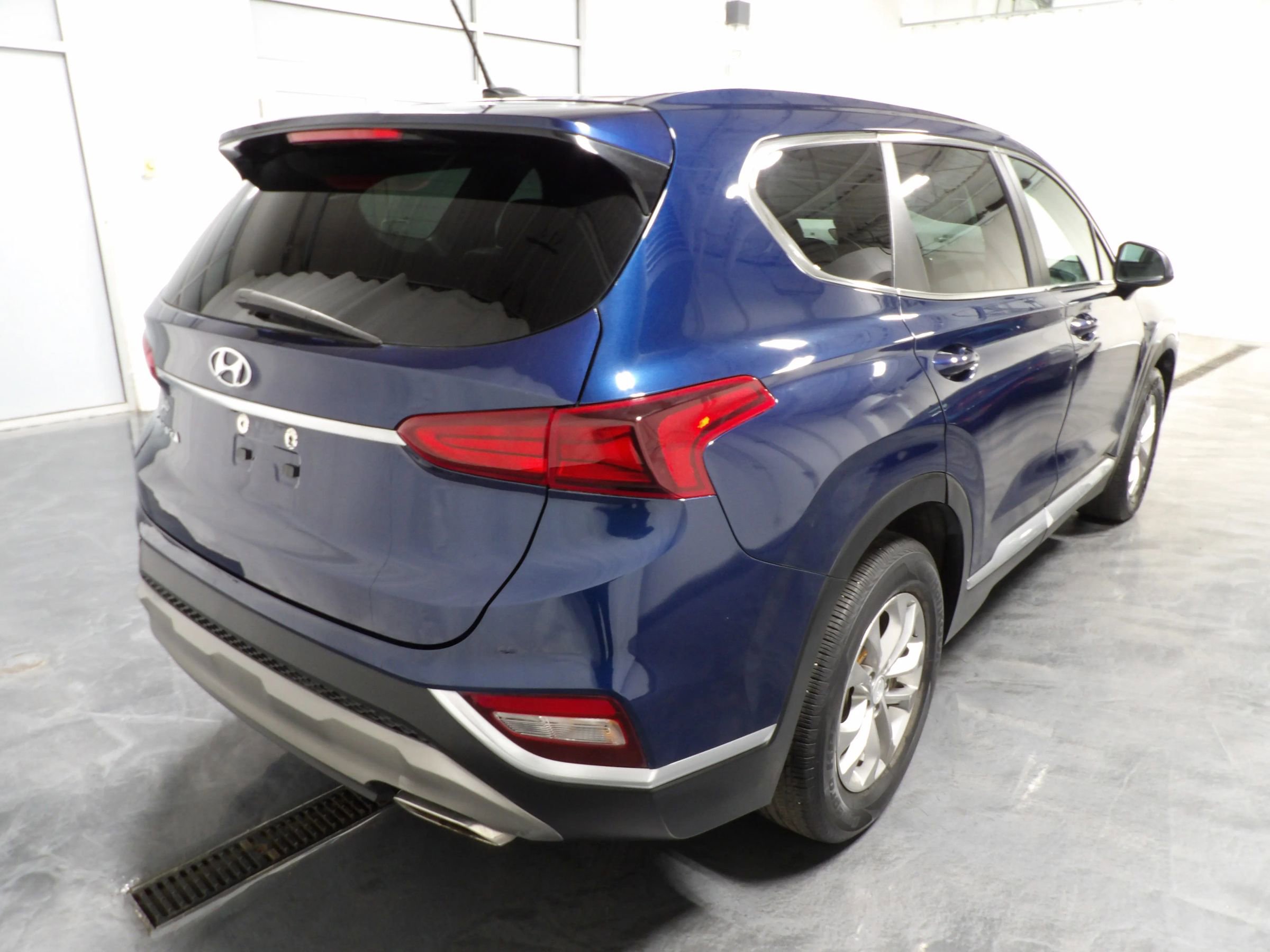 Used 2019 Hyundai Santa Fe SE FWD image 4