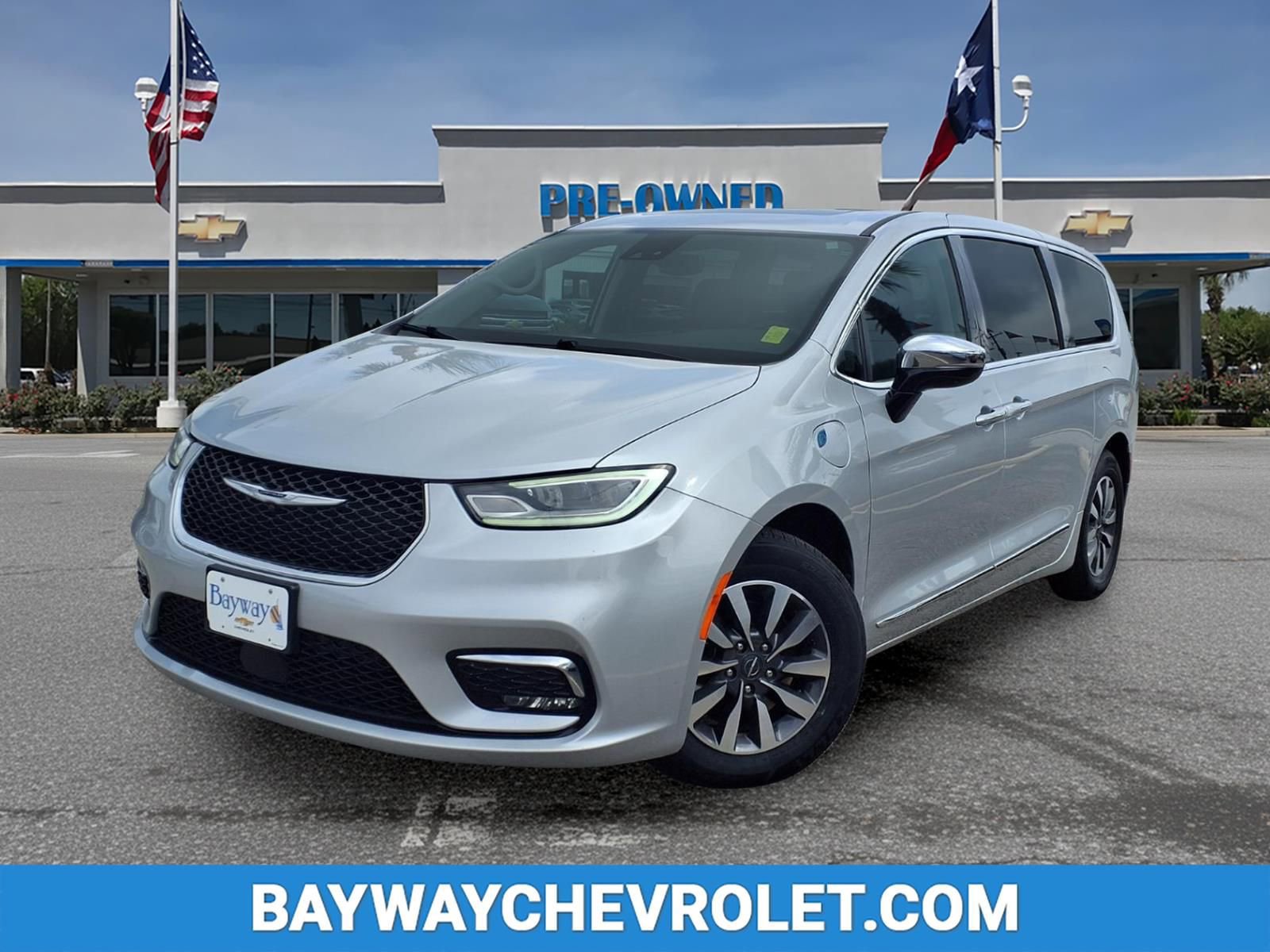 Used 2023 Chrysler Pacifica Limited image 1