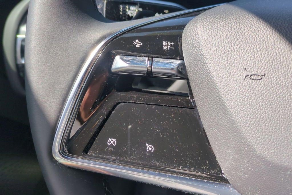 Certified 2024 Cadillac Lyriq Tech RWD image 28