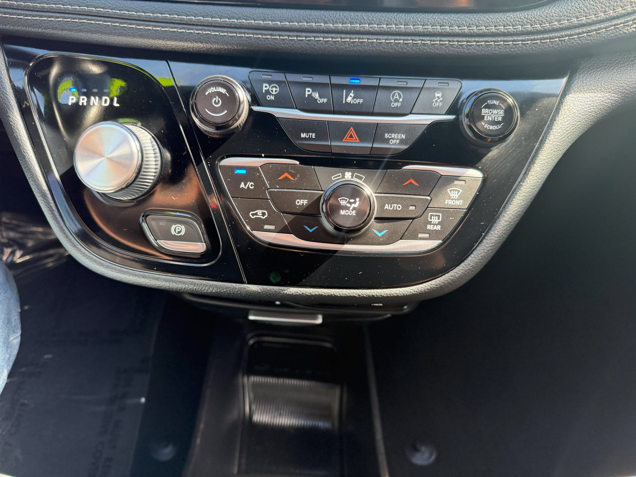 Used 2020 Chrysler Pacifica Limited w/ Advanced Safetytec Group image 17