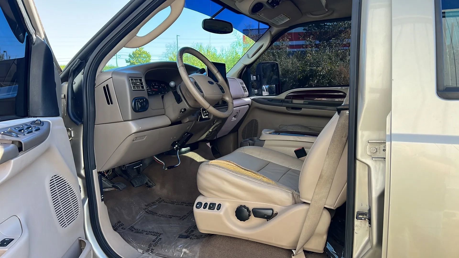 Used 2004 Ford Excursion Limited image 9