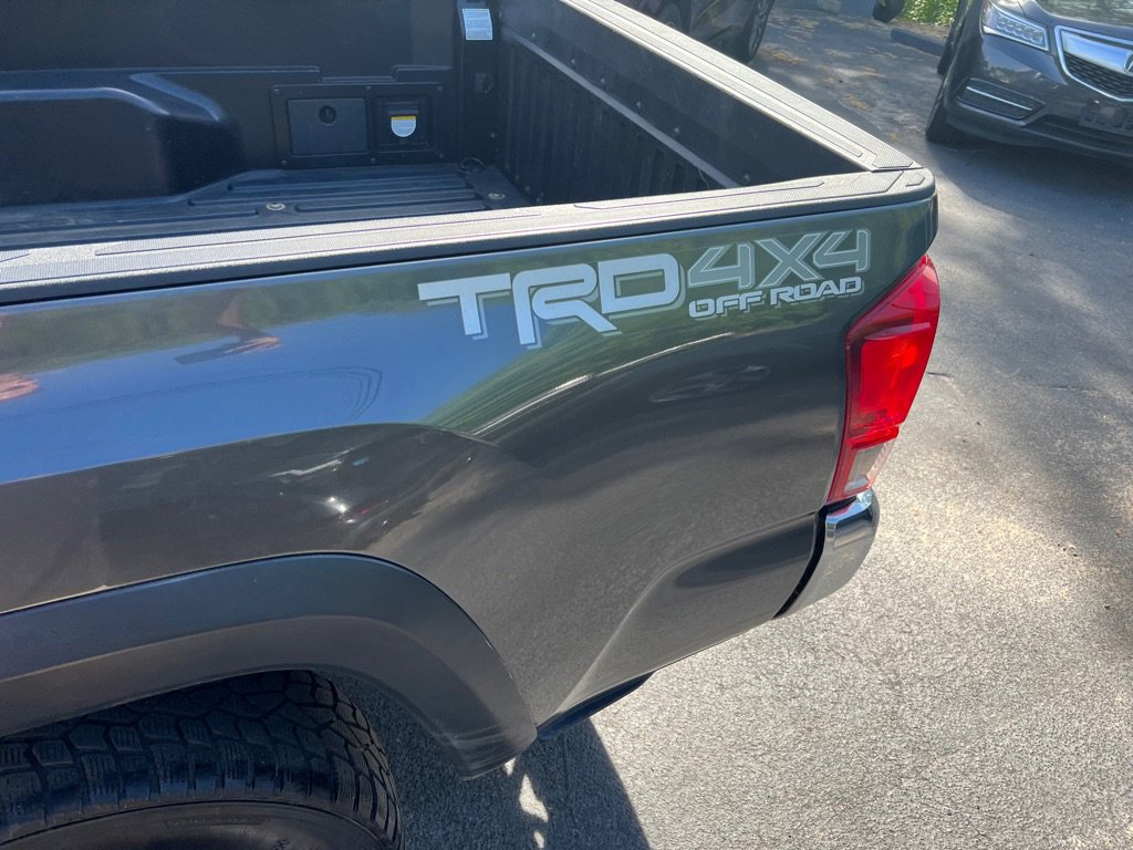 Used 2017 Toyota Tacoma TRD Off-Road image 17
