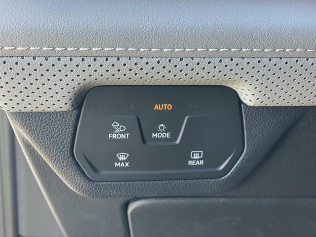 Used 2025 Volkswagen Atlas Cross Sport SEL R-Line image 17