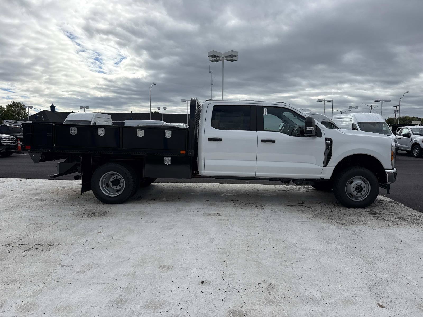 New 2026 Ford F350 XL w/ XL Chrome Package AWD/4WD image 2