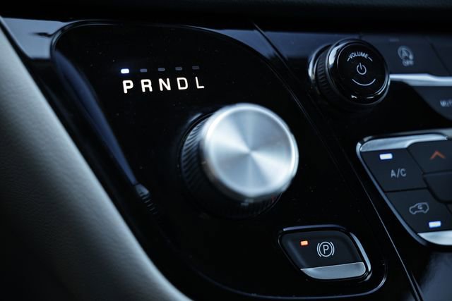 Used 2022 Chrysler Voyager LX image 38