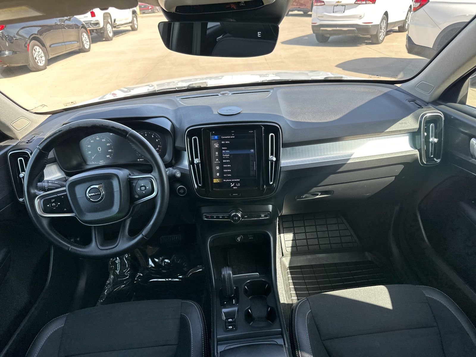 Used 2020 Volvo XC40 T5 Momentum image 30