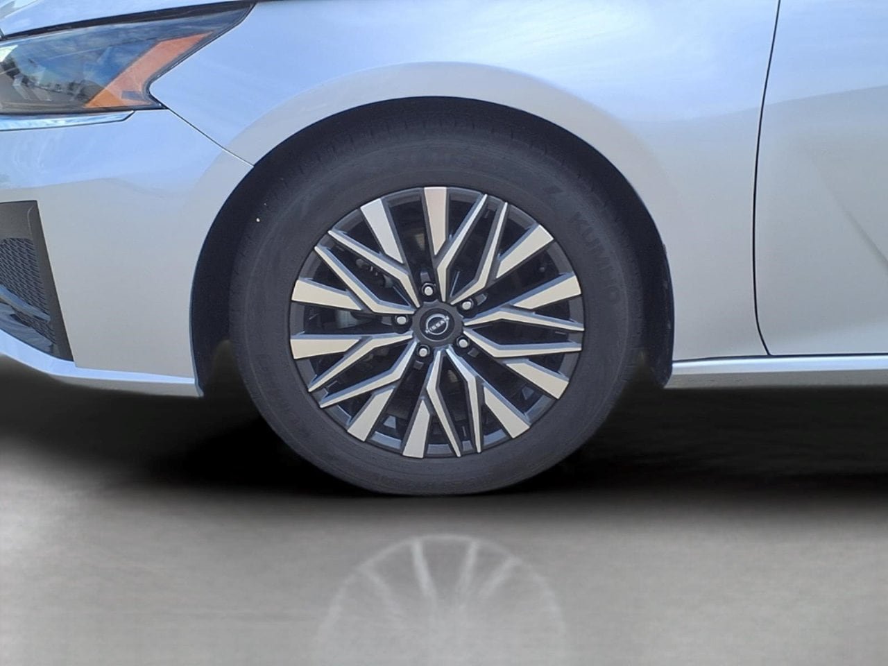 Used 2024 Nissan Altima 2.5 SV FWD image 9