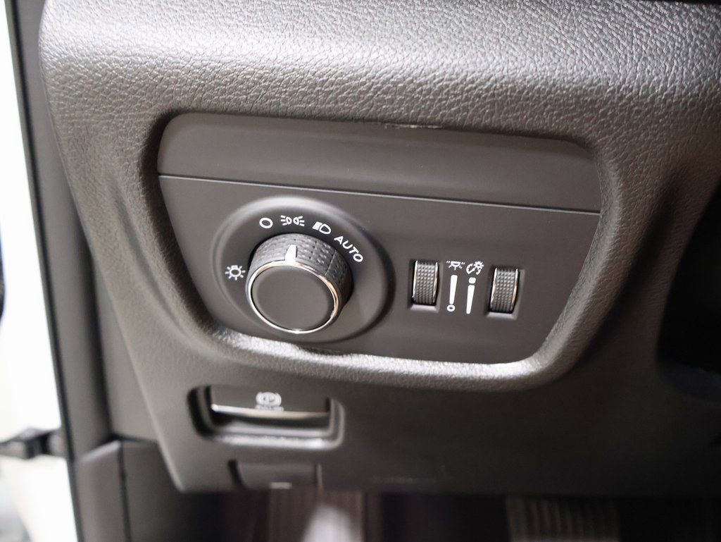 New 2025 Jeep Grand Cherokee L Altitude image 34