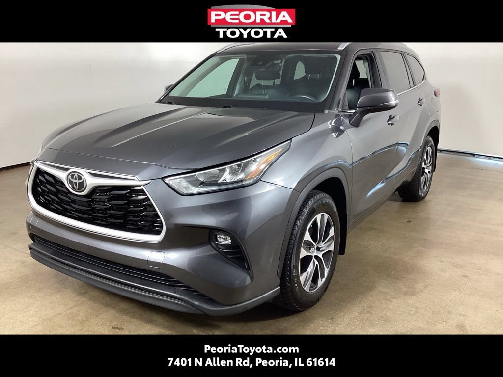 Used 2023 Toyota Highlander XLE AWD/4WD image 1
