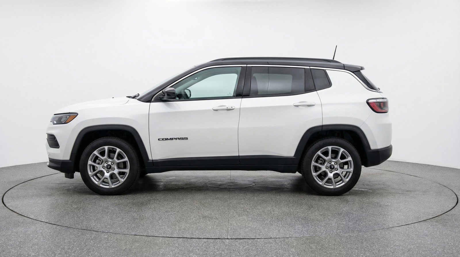 Used 2025 Jeep Compass Limited image 5