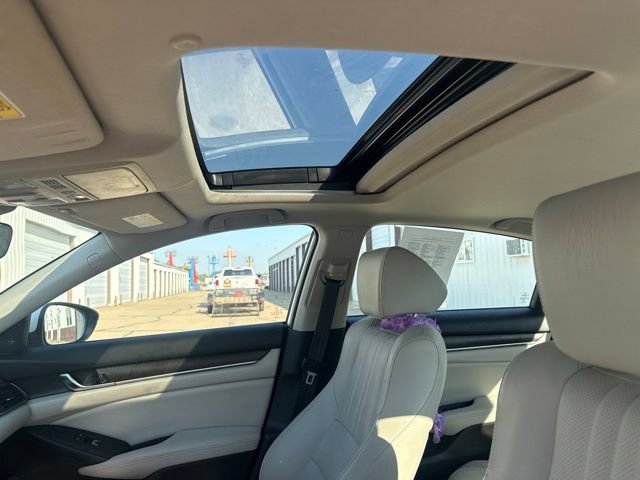 Used 2018 Honda Accord Touring image 3