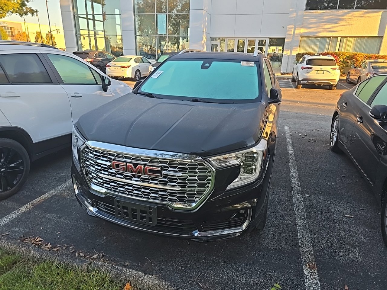 Used 2023 GMC Terrain Denali w/ Denali Premium Package AWD/4WD image 2