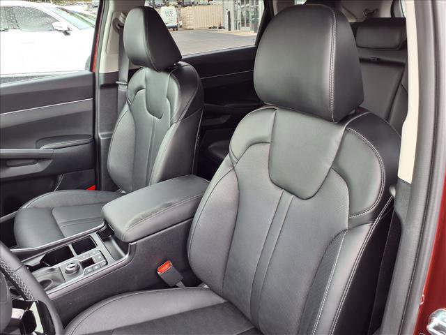 Used 2025 Kia Sorento S image 13