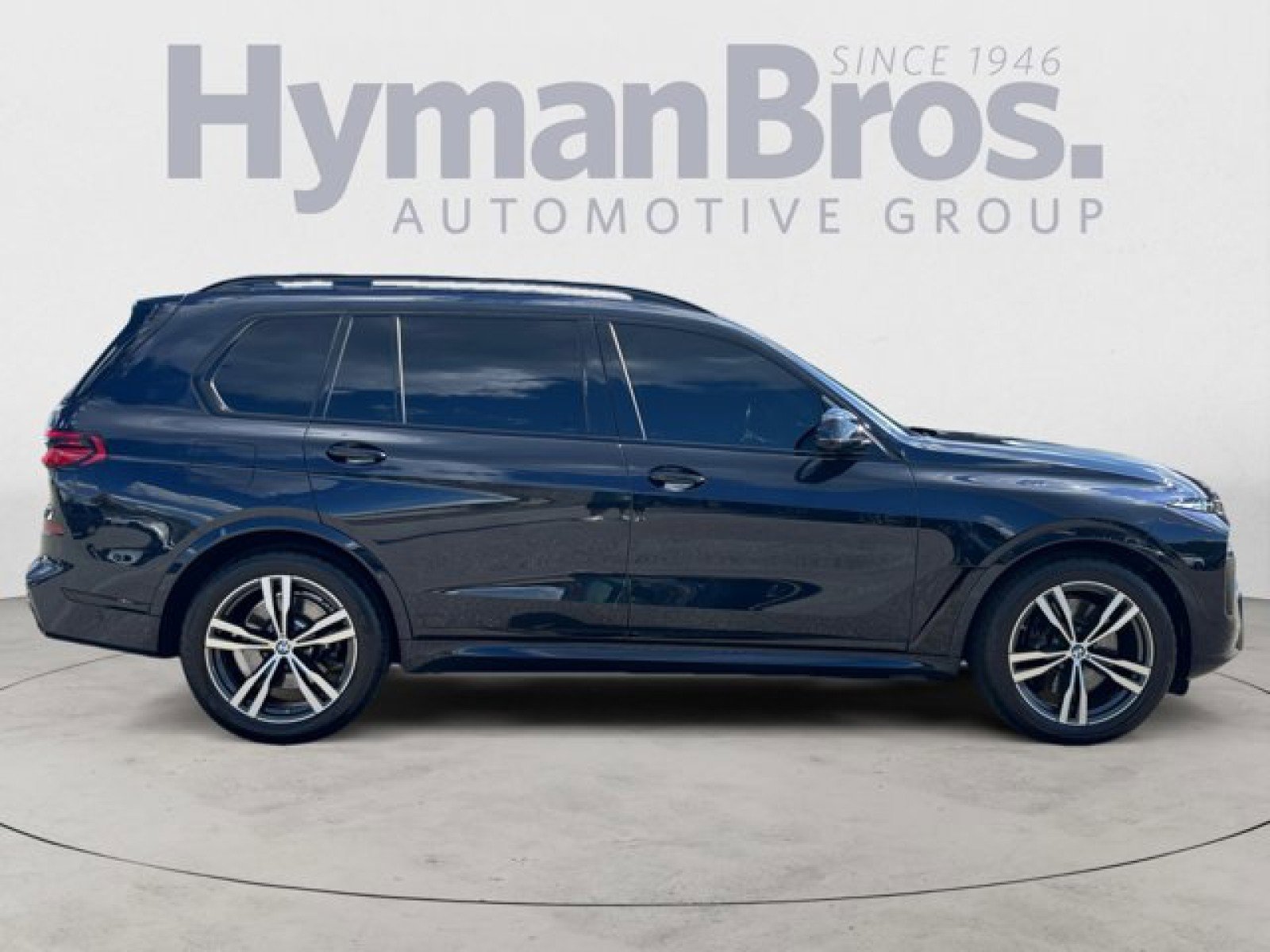 Used 2023 BMW X7 xDrive40i w/ Executive Package image 2