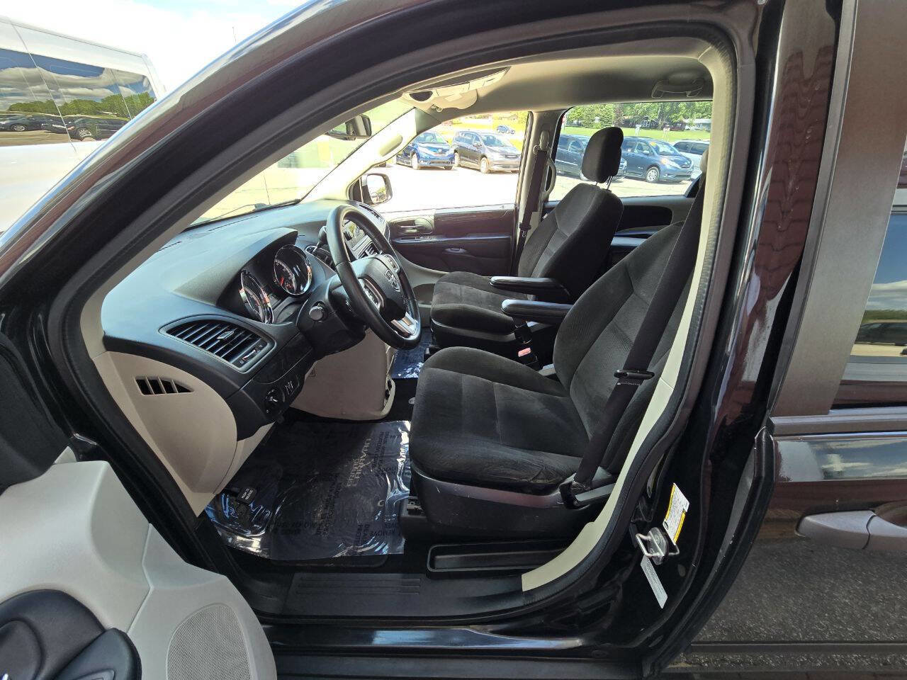 Used 2015 Dodge Grand Caravan American Value Package w/ UConnect Hands-Free Group image 14