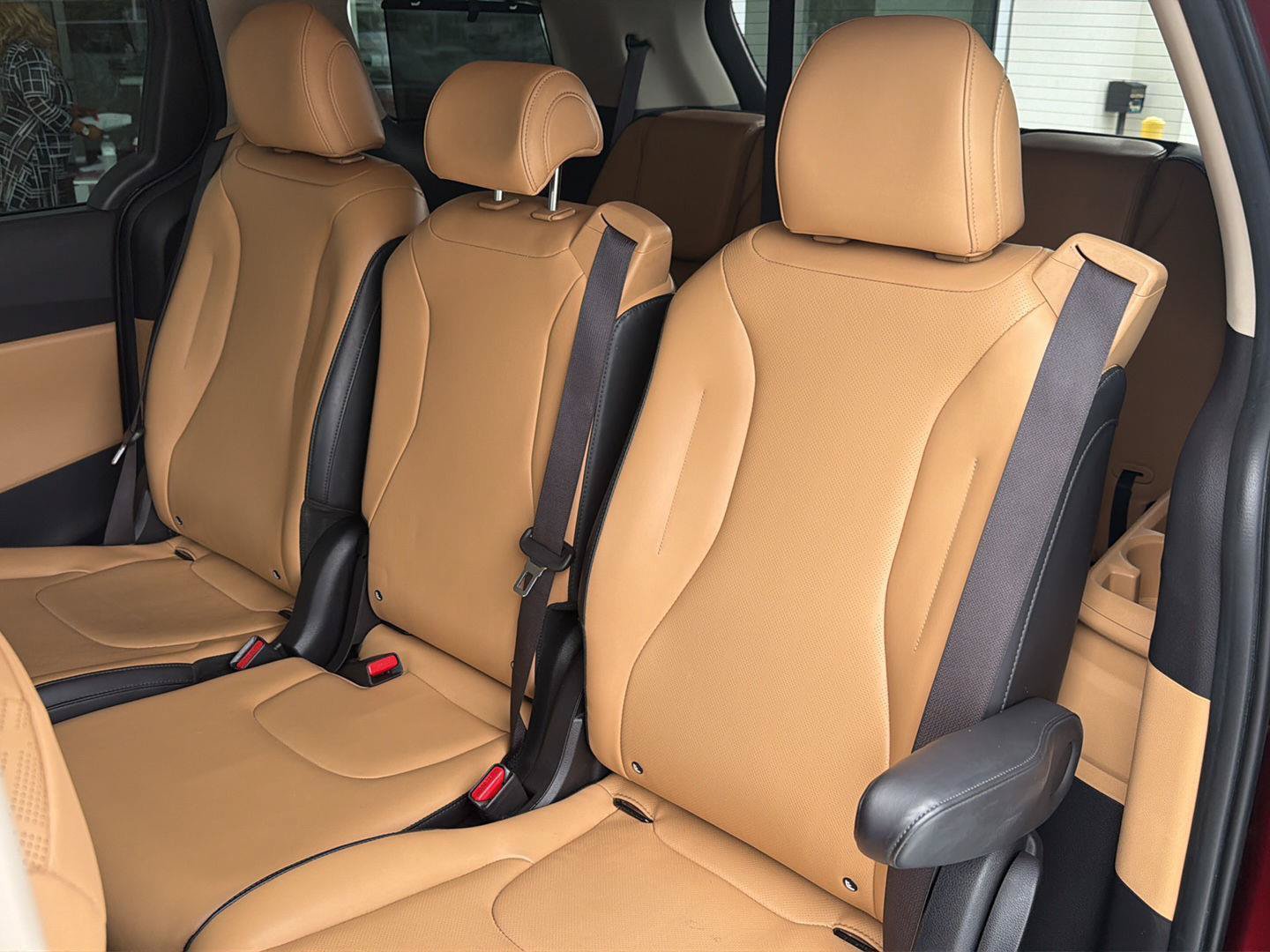 Used 2022 Kia Carnival EX FWD image 32